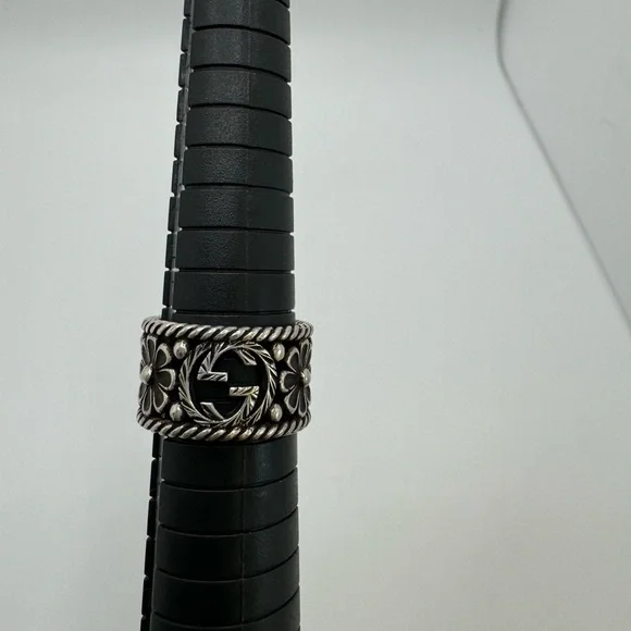 GUCCI INTERLOCKING SILVER RING - Picture 2 of 11